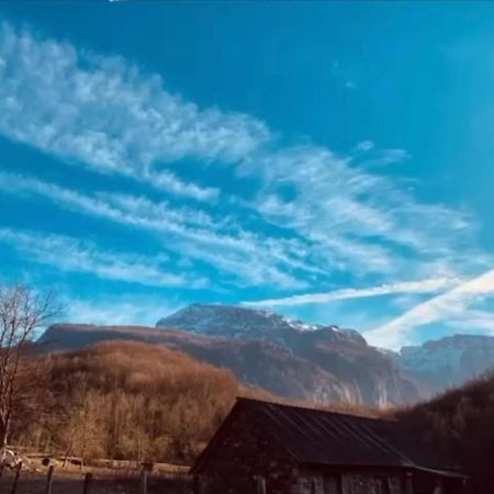 Отель Shpija E Gjyshit Vuthaj Gusinje Экстерьер фото